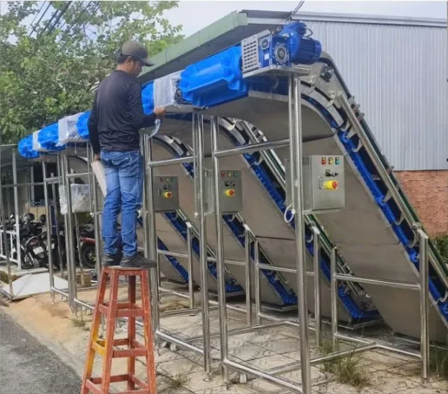 nguyên lý hoạt động của băng tải Z nghiêng