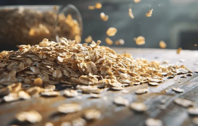 Cách xử lý nguyên liệu rơi vãi khi cấp liệu lên cao